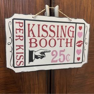 ♥️🆕♥️ “Kissing Booth” Hanging Sign Fun Wall Decor Valentines Love